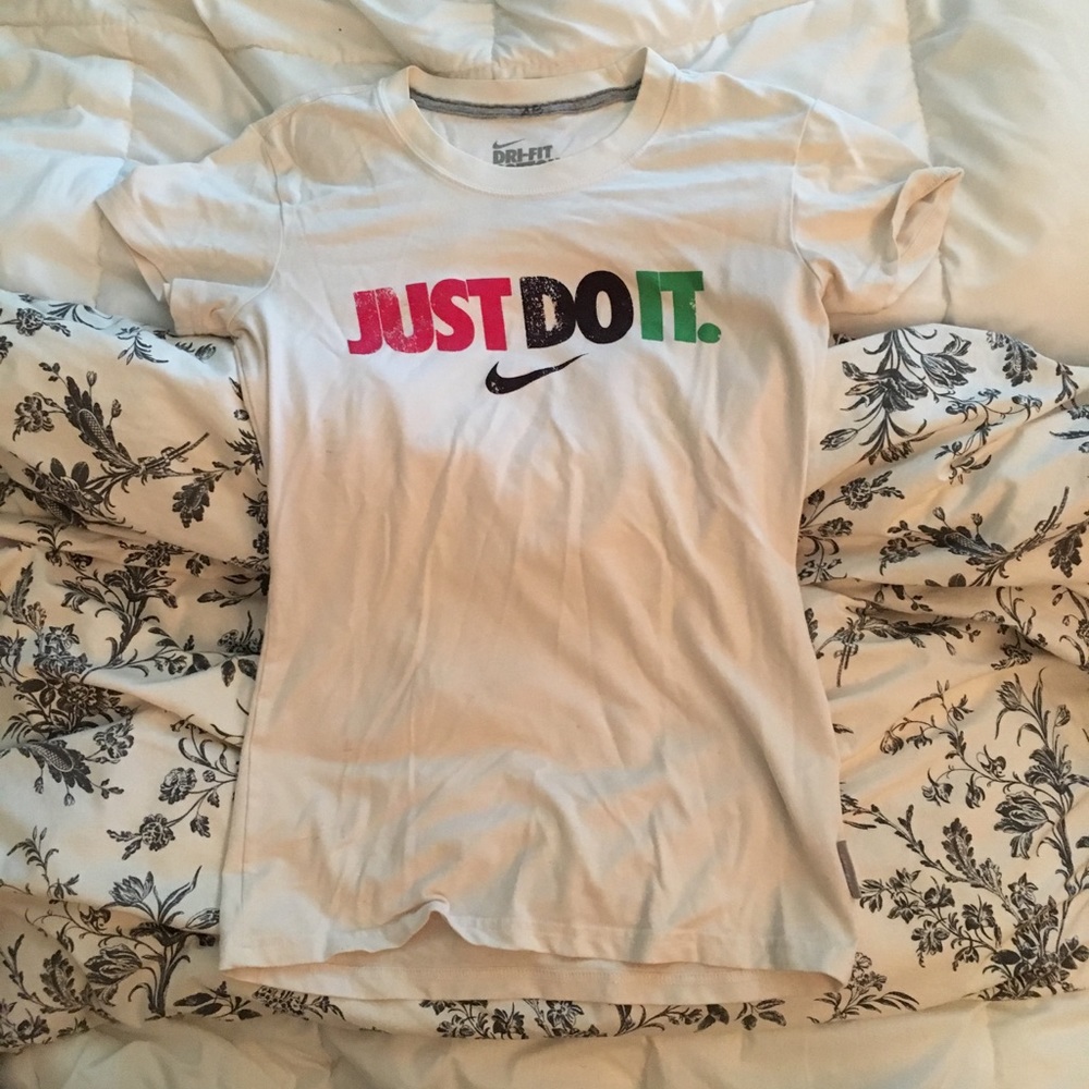 Nike graphic tee size XS